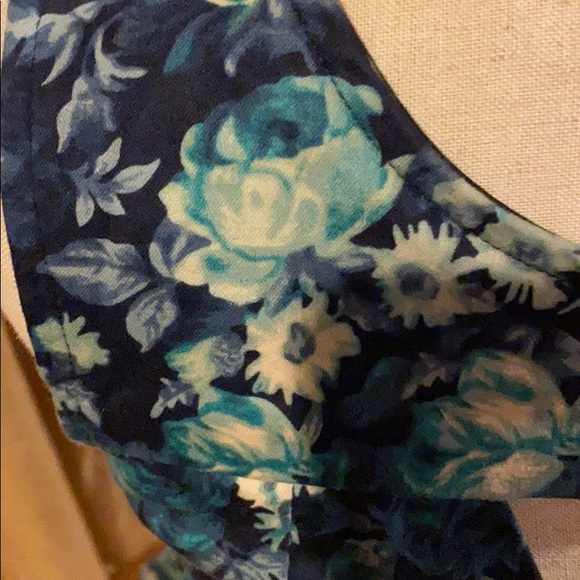 Torrid blue floral peplum top - Picture 3 of 4